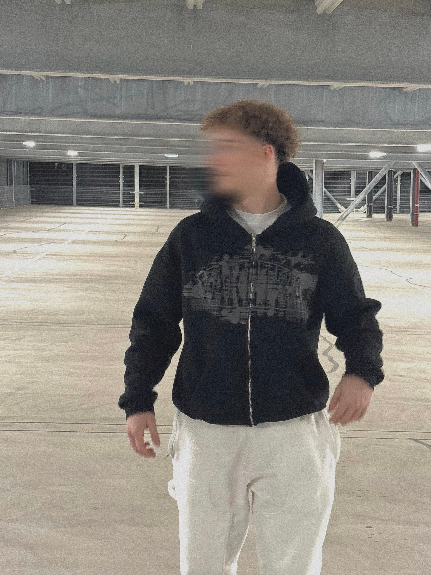 BLACK ZIP-HOODIE